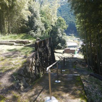 墓地から下っていくと…
