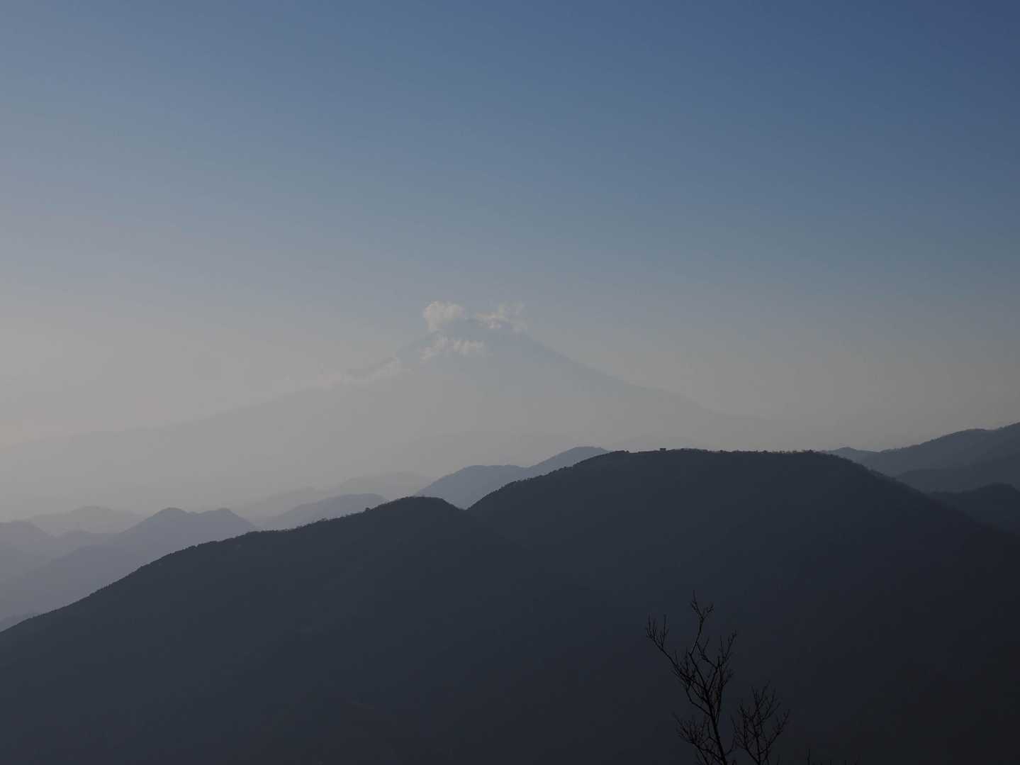 うっすら富士山