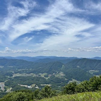 山頂からの景観はサイコー💕
360°大パノラマがデデーーーんと
目の前に広がり、思わず凄ーーーッッ‼︎
って声が出てました