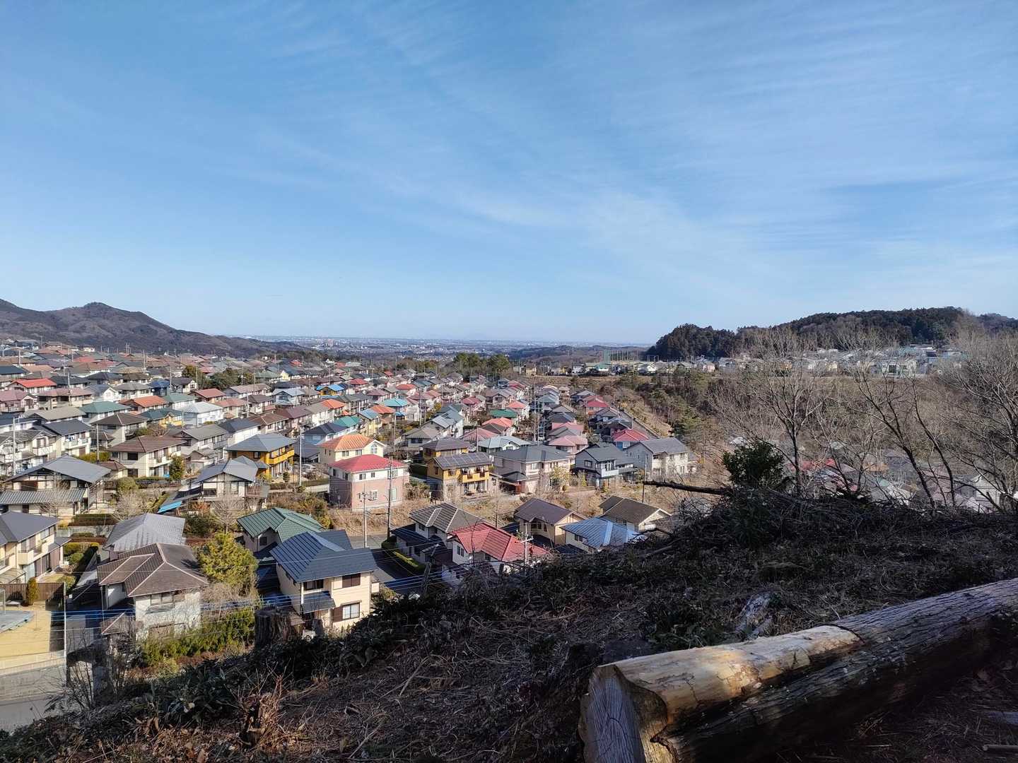 今度は登って↗️､眼下に住宅地