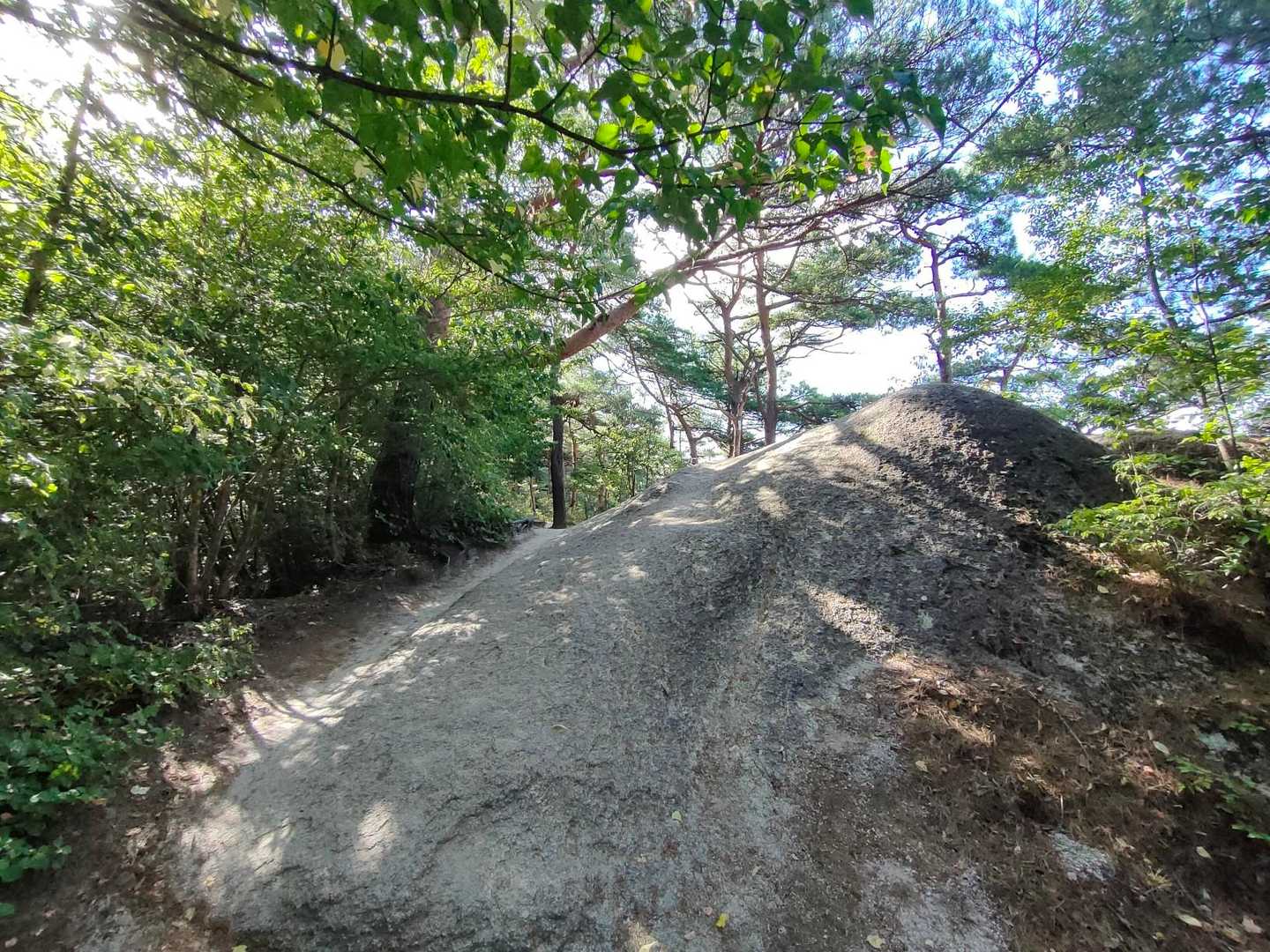 日本有数の渓谷美を誇る昇仙峡　最高峰・弥三郎岳からのパノラマも！の写真