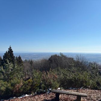 南宮山展望台
さっきより少し見える景色がクリア

象鼻山に向かって縦走します