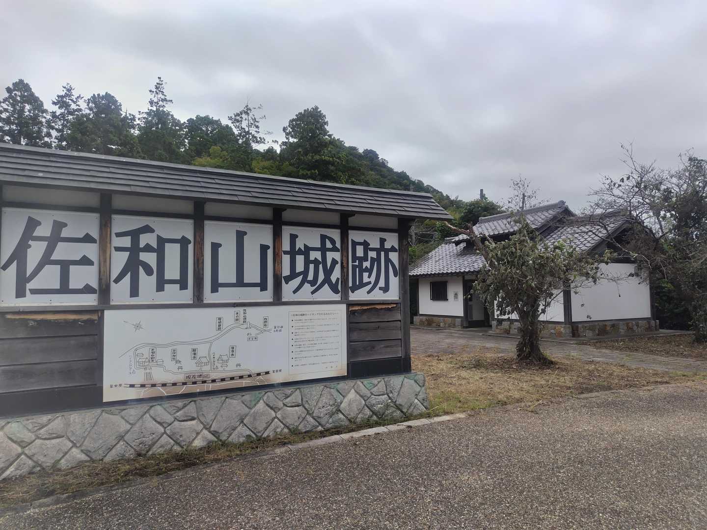 ここからスタートです😊
奥に見えるのがお手洗い🚾