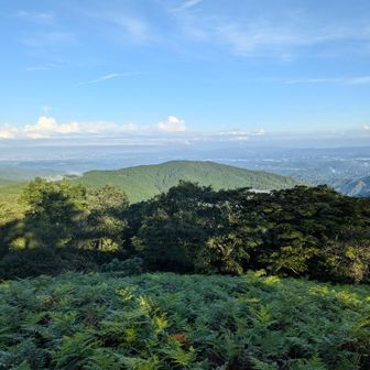 方角的に真中が筈ヶ岳のはず🫡