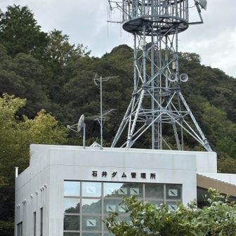 平日じゃないとダムカード貰えないみたいです