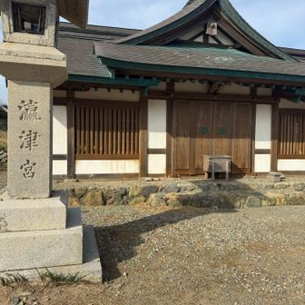 沖津宮遥拝所。
沖ノ島は未だ女人禁制で女性入島禁止の島です。
女性はココから沖ノ島の沖津宮に向けて参拝。