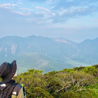 坊がつると九重連山が見え始めてきました
