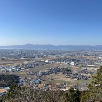 【三上山 表道中腹】
御上神社・守山・比叡山方面