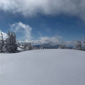 この辺が池ノ塔山山頂？