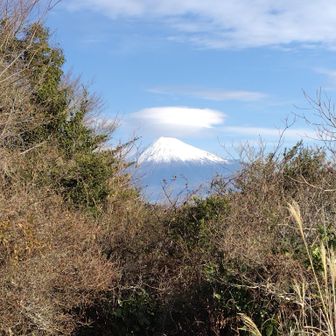 笠雲を被った富士山。