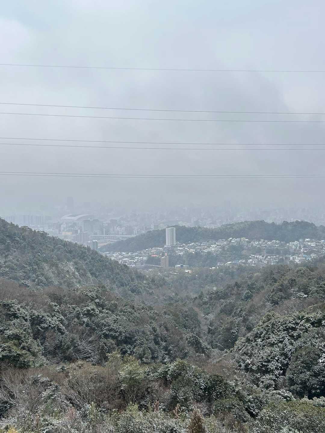 岩からの景色だけど雪でイマイチ
これはこれで良しとする👌