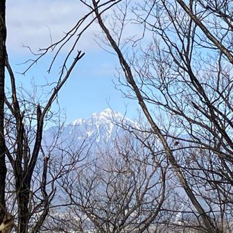 甲斐駒ヶ岳がチラリ。