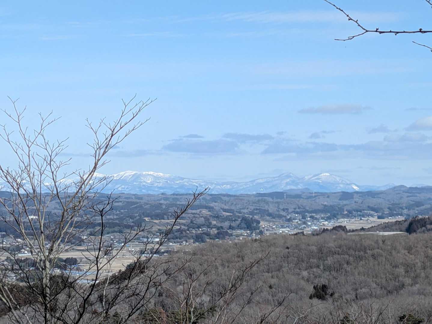 泉ヶ岳や後白髪山もキレイ🗻

さて、次へ⋯🚶🏻