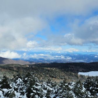 高見石小屋に着いた！高見石から白駒池を望む！