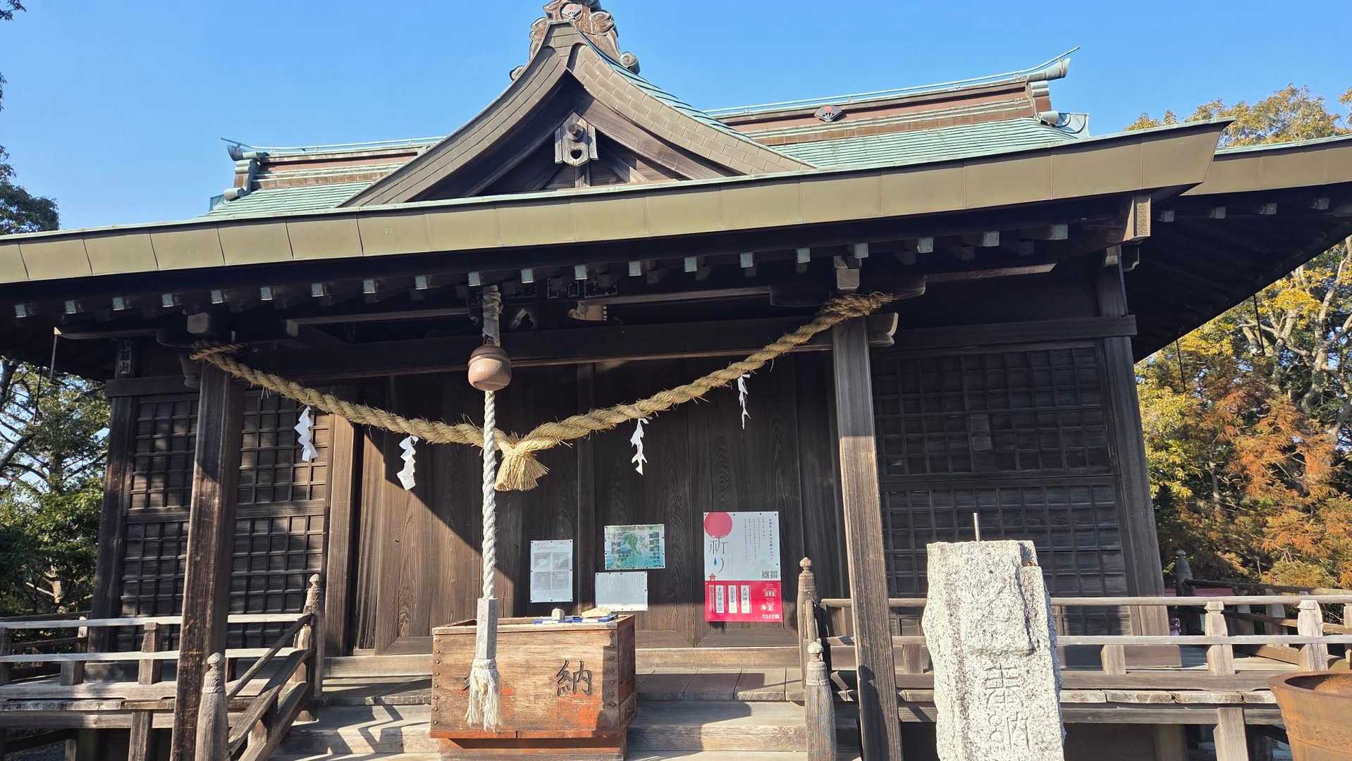 山頂の神社。
ここまではしっかり山道お散歩でした！