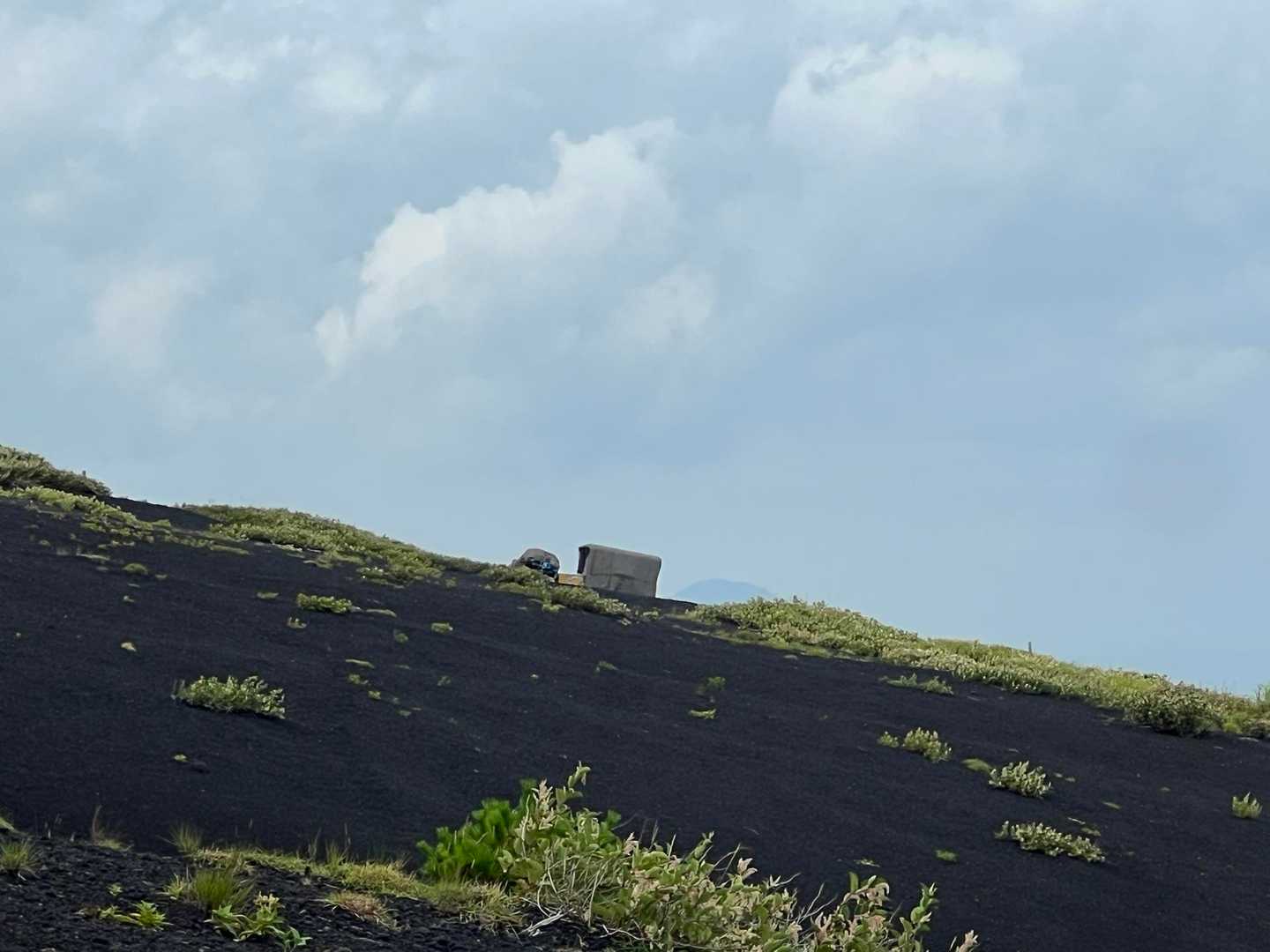 富士山から、車が降りて来るのが、見えました。