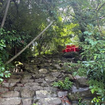 ゼロ丁にお寺があります
石段を登ります