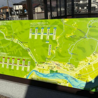 明科駅まで戻って来ました。
戻って来てから見てもあれですが、ルートマップがありました。