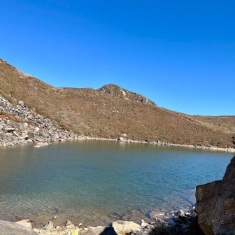 御池の奥に見えているのが中岳⛰️
