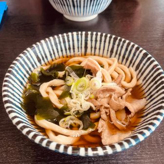 顔振峠で昼ごはん

肉うどん美味しかったです🤗