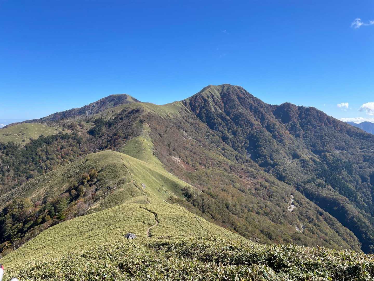 見ノ越登山口-剣山-ジロウギュウ峠-次郎笈-丸石 縦走コースの写真
