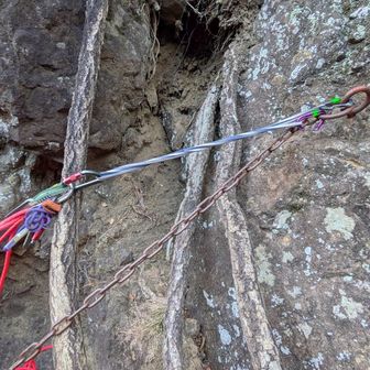 ダイレクトビレイの支点を作ってもらいました。
次からはできるようにしないと