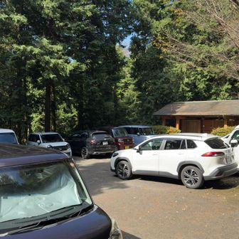 無事下山　お昼時でほぼ満車🈵