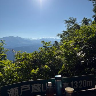 山の景色を見ながら、朝ごはんの準備をします💪