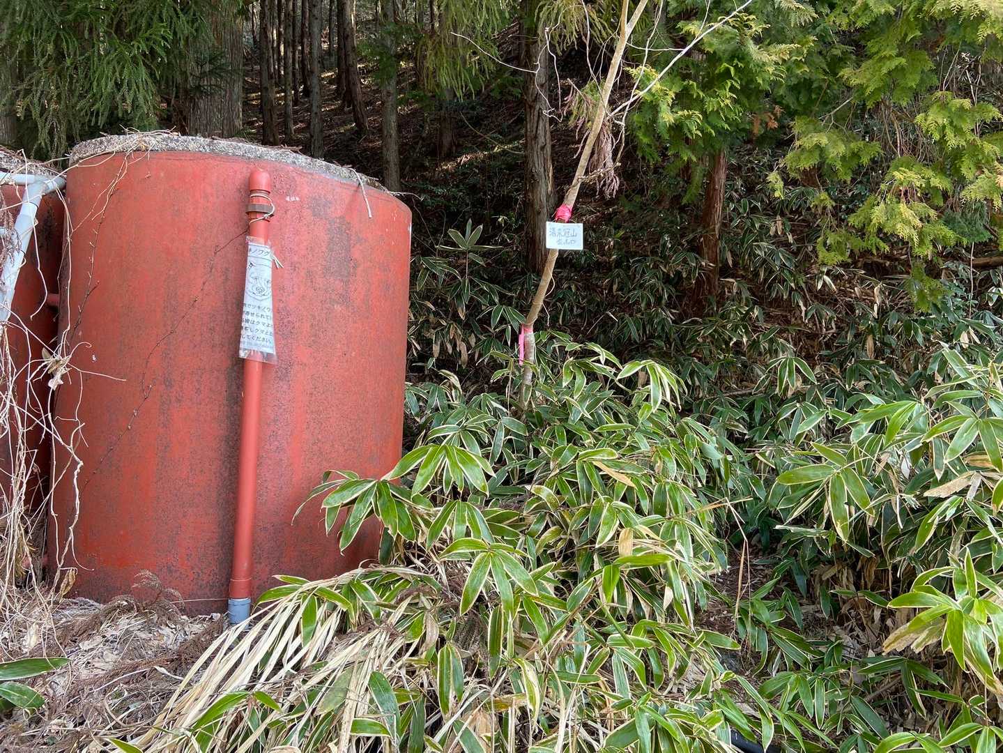 ここから登ります。
見慣れた赤いタンク👌