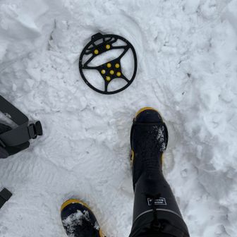 今日も長靴❗️ワークマンで仕入れた滑り止め
感想は…無いよりマシなレベル🤣