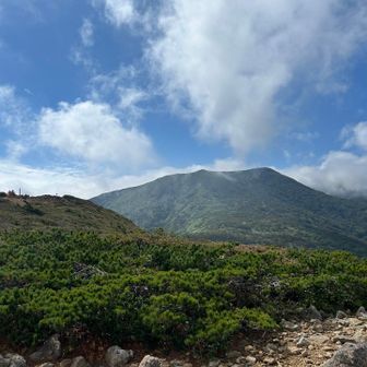 お隣の前岳がはっきり見えてきました！