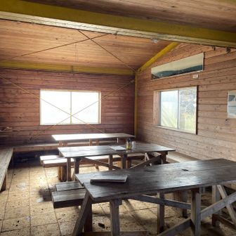 1階 テーブル4つ