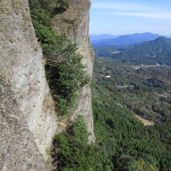 雄岩の絶壁
雌岩どこだろう？と探してあとから気づいた事は、雄岩の写真を撮った所が雌岩でした🤣