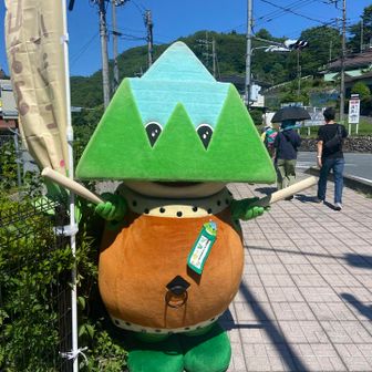 芦ヶ久保駅横の道の駅をすぎたら、横瀬町のキャラクター、ブコーさんがお出迎え