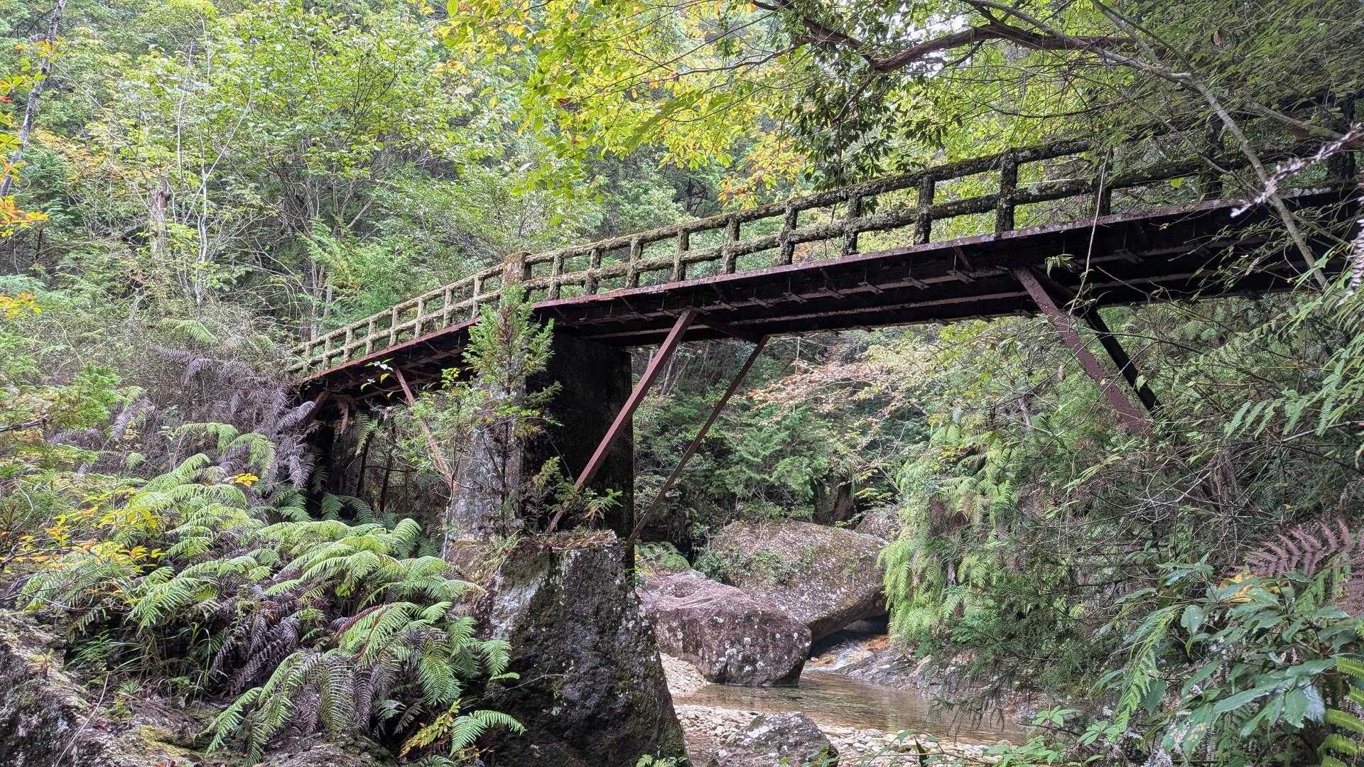 立派な橋があります