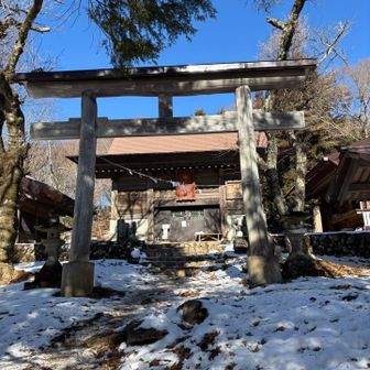 山頂直下にある、御嶽神社⛩️