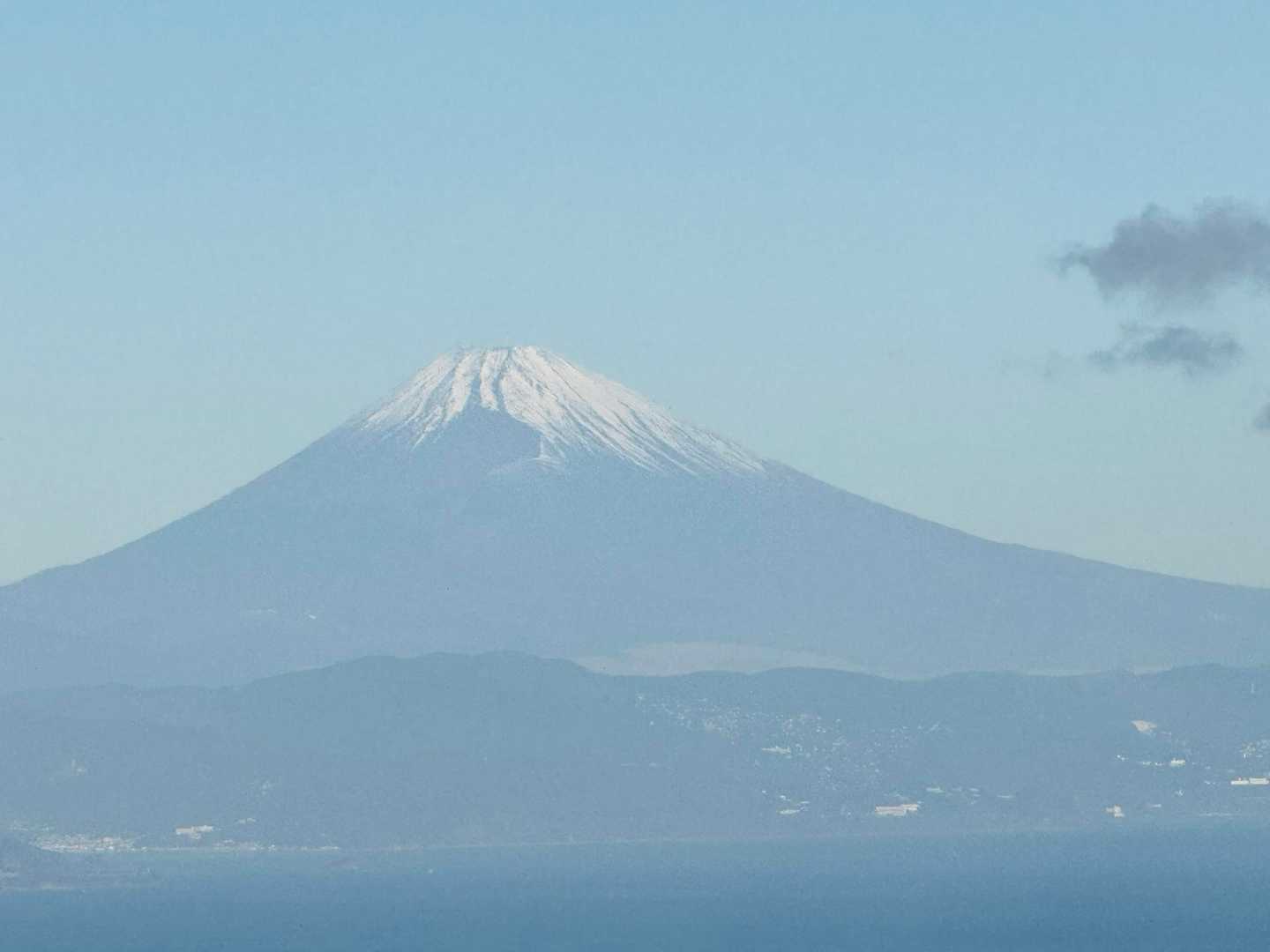 遠くに富士山🗻
まあるい所は宝永火口らしい