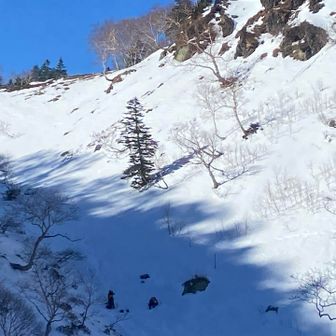 影の向き、長さの変化でもうすぐ午後なのだなと時間の経過を知りました⏰