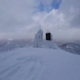 巨大パネルと周りの景色
視界悪いけど絶景