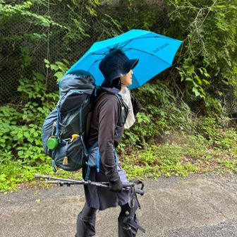 Yさんは傘持参
私は意地でもカッパだしません😆
今回はカッパ着ない山行なのです