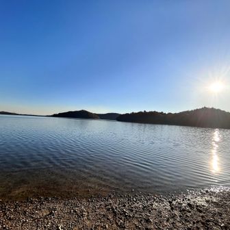 湖畔沿いを歩いて日暮れの早さを感じます✨