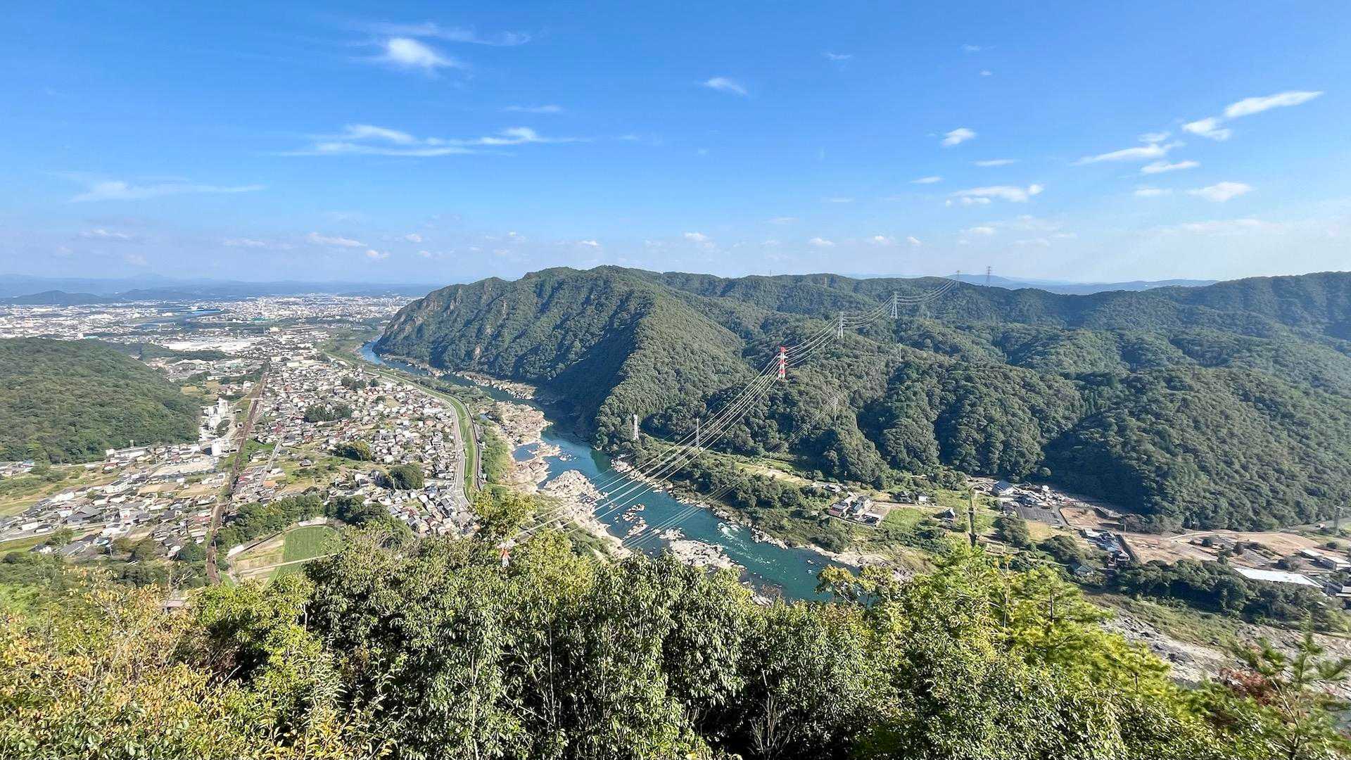 猿啄城展望台登山道入口-城山 往復コースの写真