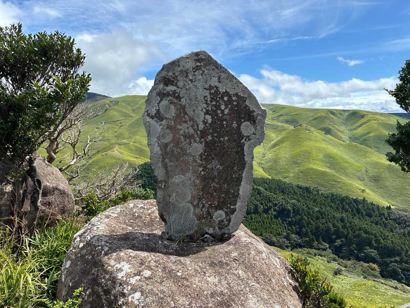石碑だけど、文字は良く読めませんでした🙂‍↔️