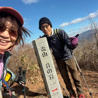 広場から東へ
音の岩
