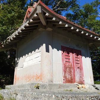 峠の神社に安全祈願でお参り