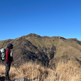 カヤハゲまで帰ってきました🤗
ここから白髪分岐まで２回のアップ⤴️ダウン⤵️   上って上って頑張らないと帰れない💦
登山道は雪が溶けて泥で滑る所や凍結も残っていて😅登山口まで気が抜けません⚠️

最後までご覧いただきありがとうございます😊