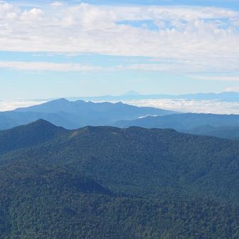 薄っすらと富士山見えました。
