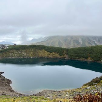無事に室堂着⛰️
憧れの、みくりが池来たよー🙌
ただね‥
また雨がぱらついてきたよー🥺