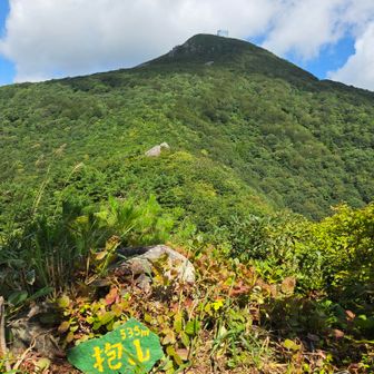 抱山から見る釜臥山