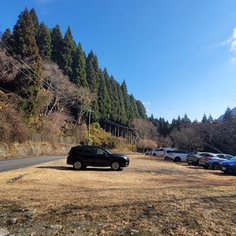 下山したら
駐車場🅿️車多い目
下山中10人以上会ったし